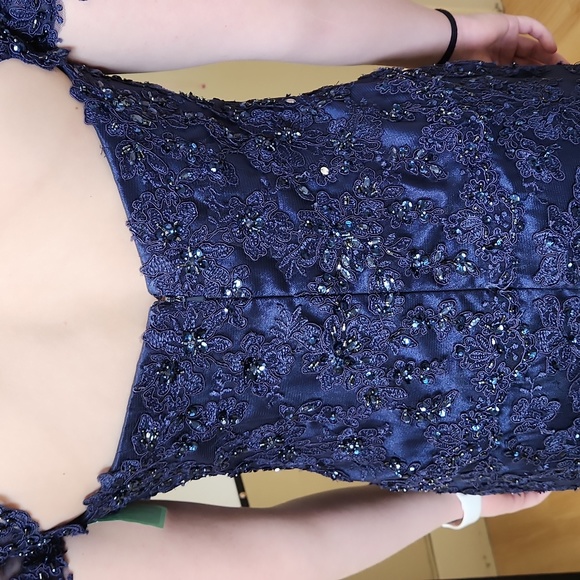 Size 8 bright navy lace formal cocktail by MGNY Mori Lee - Picture 8 of 12